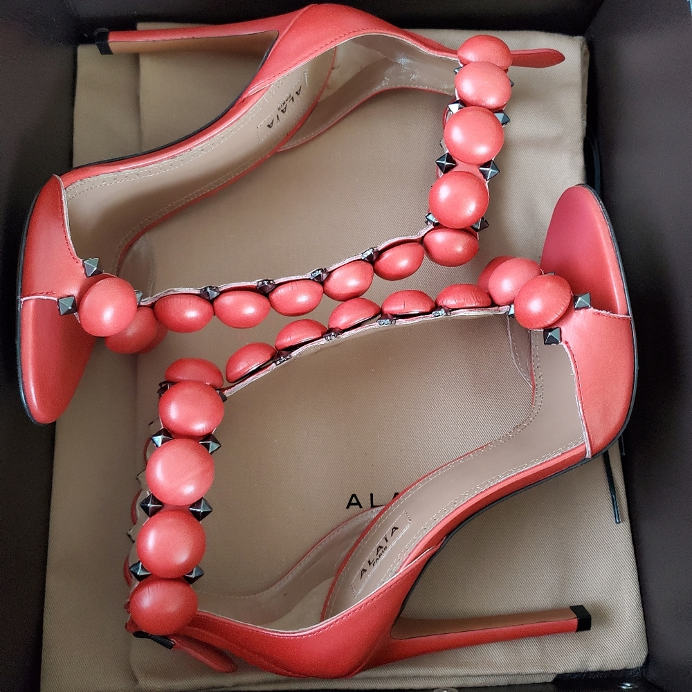 ALAїA Bombe Sandals 💞 - Picture 5 of 8